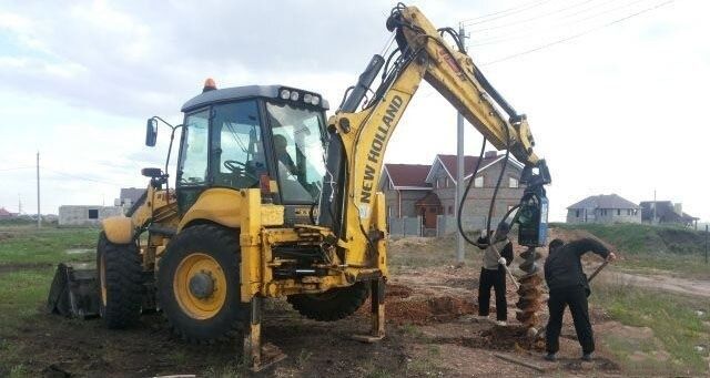 Экскаватор-погрузчик.