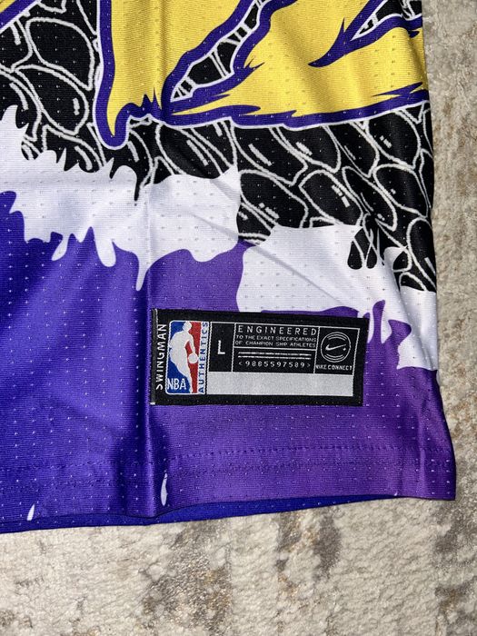 Maieu Lakers numarul 24