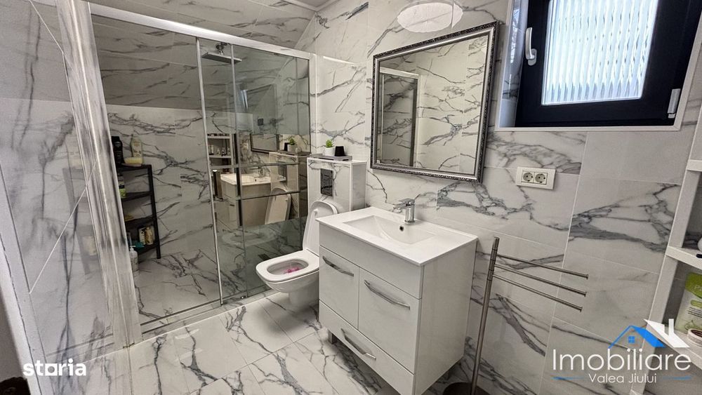 Casa / Pensiune exclusivista - Petrila (Bratianu) | 4 camere cu baie