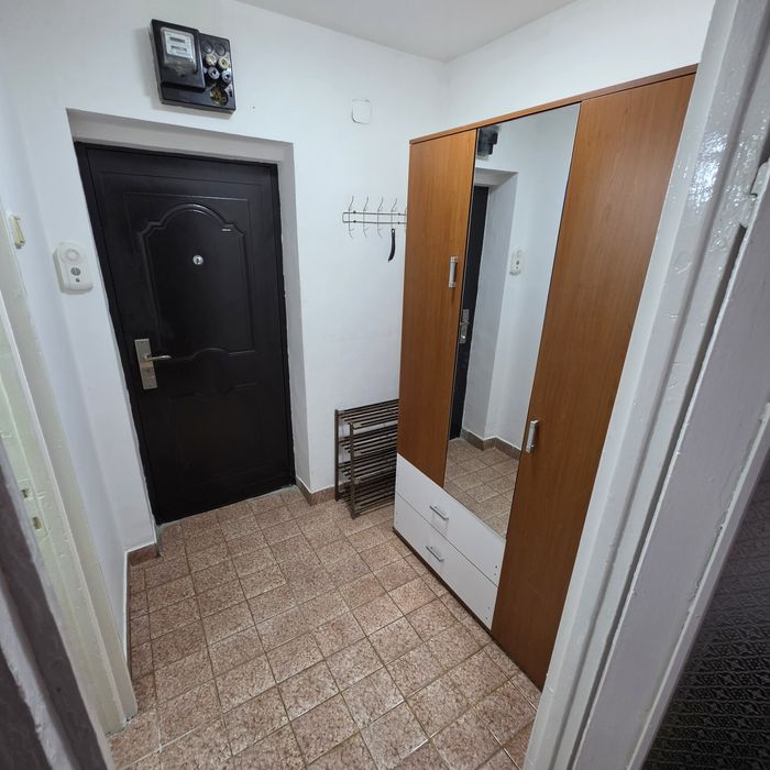 Închiriez garsoniera