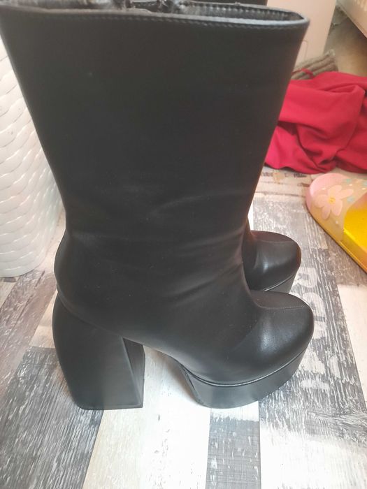 Vand incaltari dama noi!