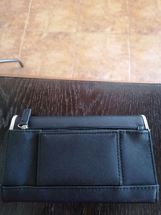 Дамски кожен портфейл