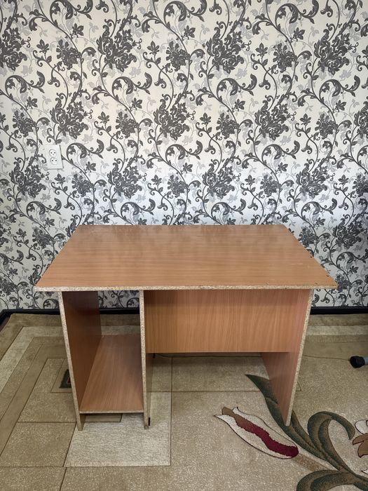 Деревянный стол компьютерный