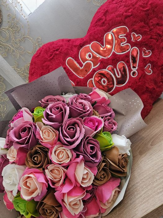 Vând buchet de trandafiri personalizate