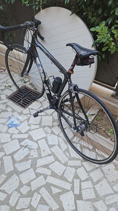Bicicletă cursieră Kross Carbon – Campagnolo – ușoară și gata de drum