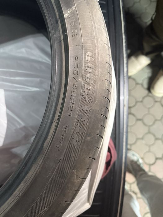 Good Year 255/40/21