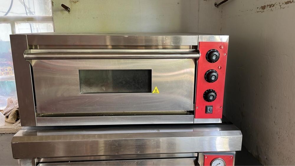 Печка для пицца и булочка, сендэвич