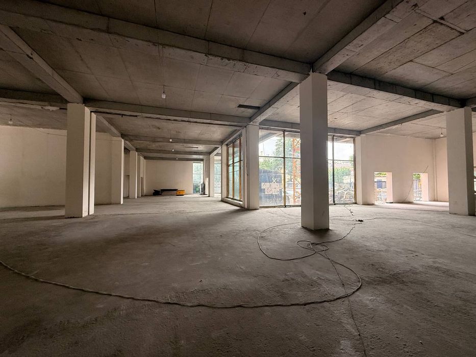 Сдаётся коммерческое помещение 1.500 м² на улице Шота Руставели