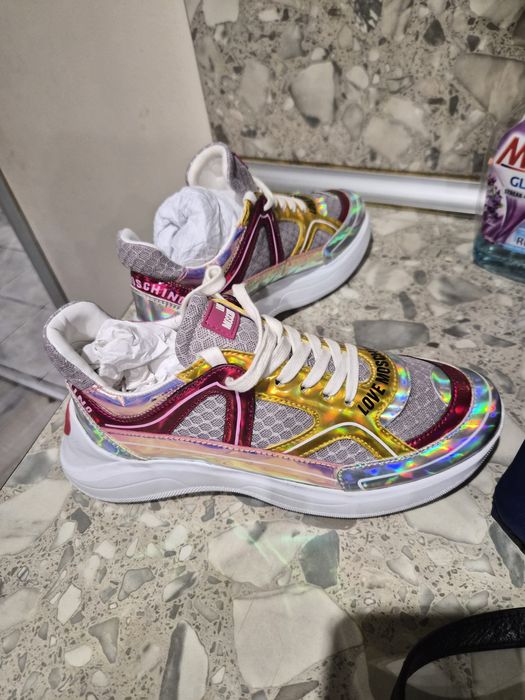 Сникърси Love Moschino