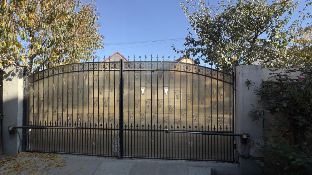 Porti fier forjat cu sistem electric automat telecomenzi,4,60 m/2,10 m