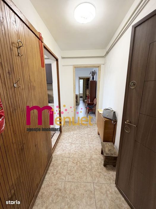 Apartament 3 camere,str.Victoriei+garaj si boxa