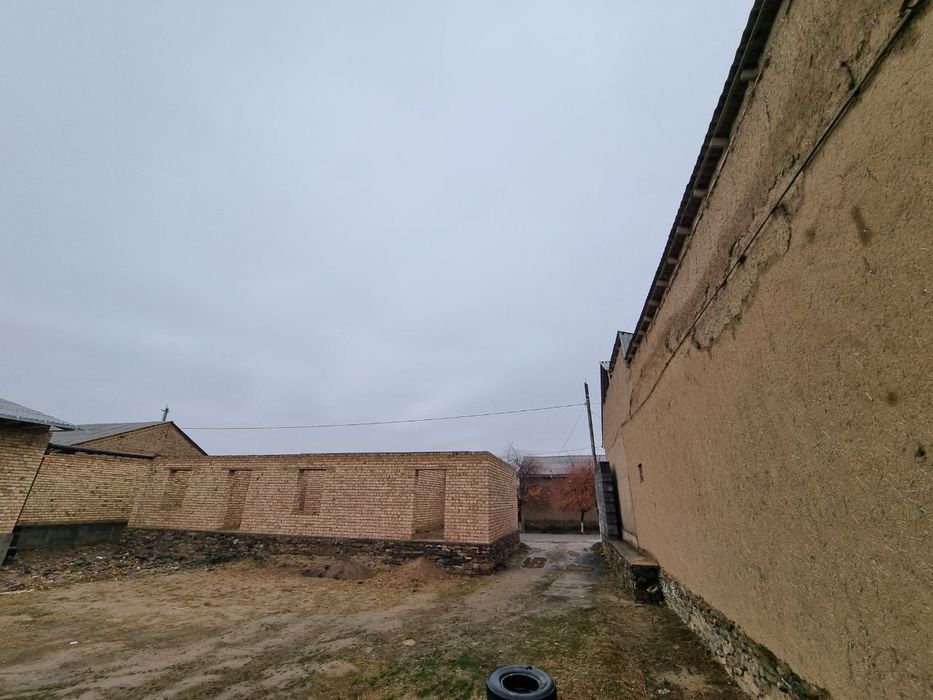 10 sotixli qurilishi tugalanmagan