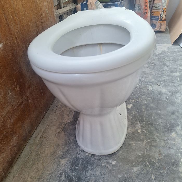Продам унитаз 5000тг.