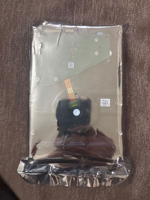 Продам жесткий диск 8тб новый
