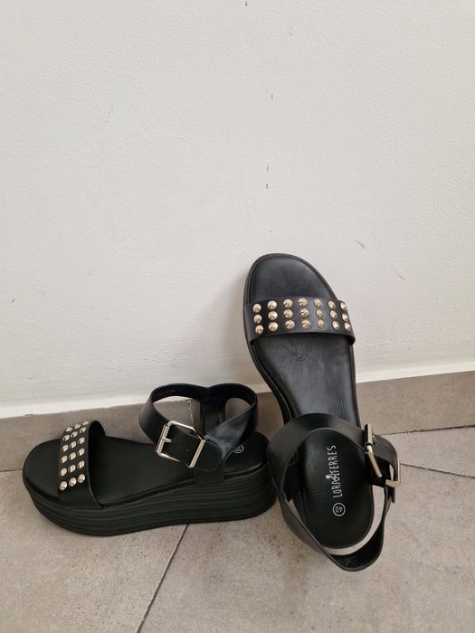 Vând adidași și sandale damă