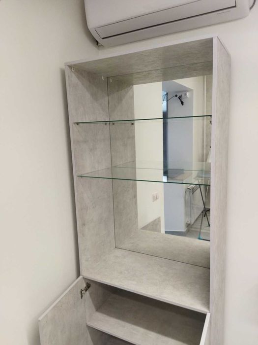 Витрина с зеркалом, шкаф