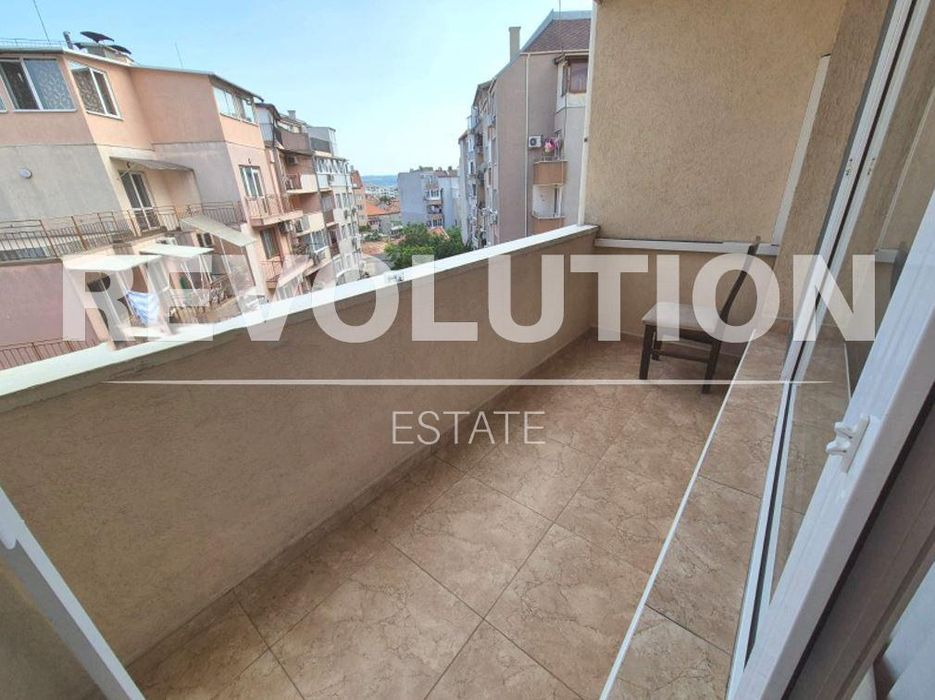 Дава се под наем Тристаен апартамент в Варна, Цветен квартал - 95 кв.м за 665 € - Снимка #9