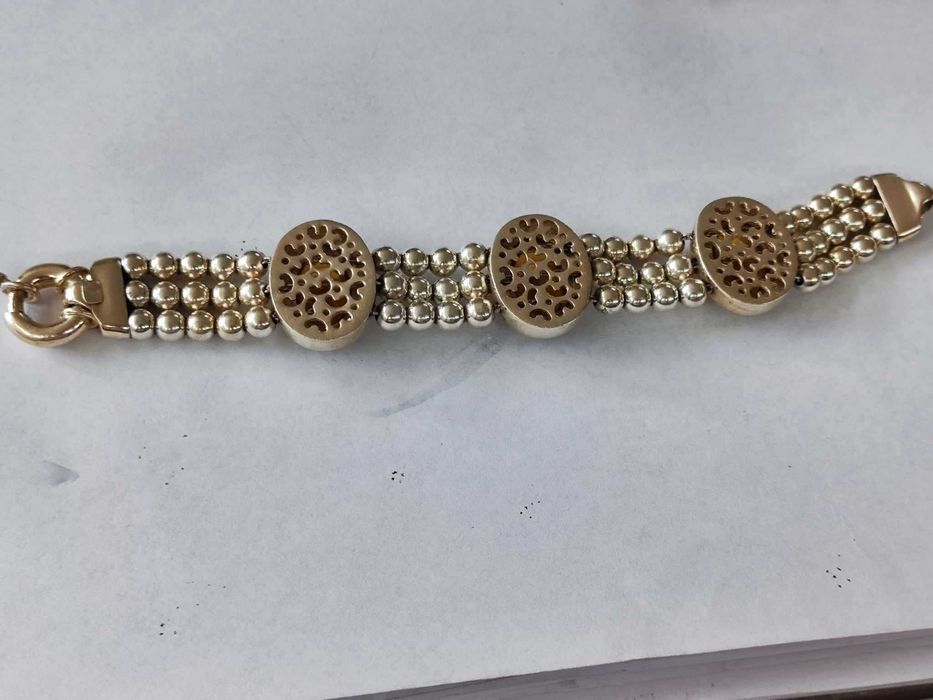 Сребърна гривна с кехлибар