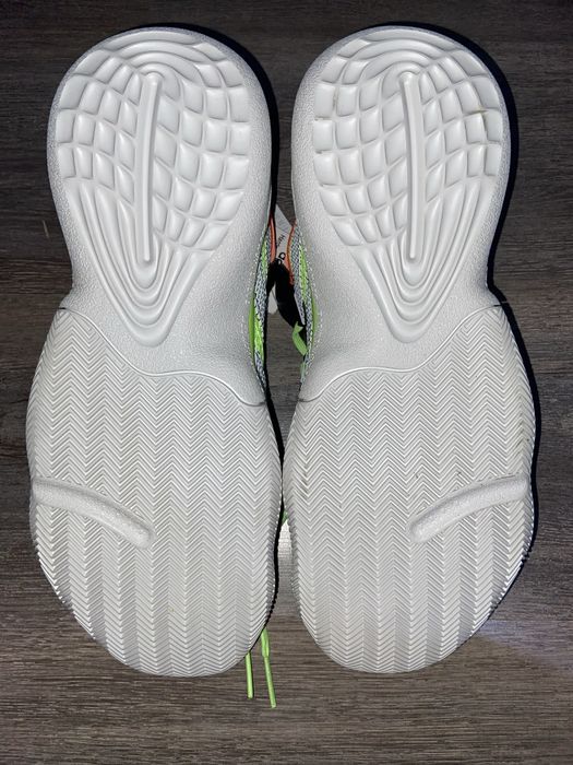 Adidasi de baschet nefolositi