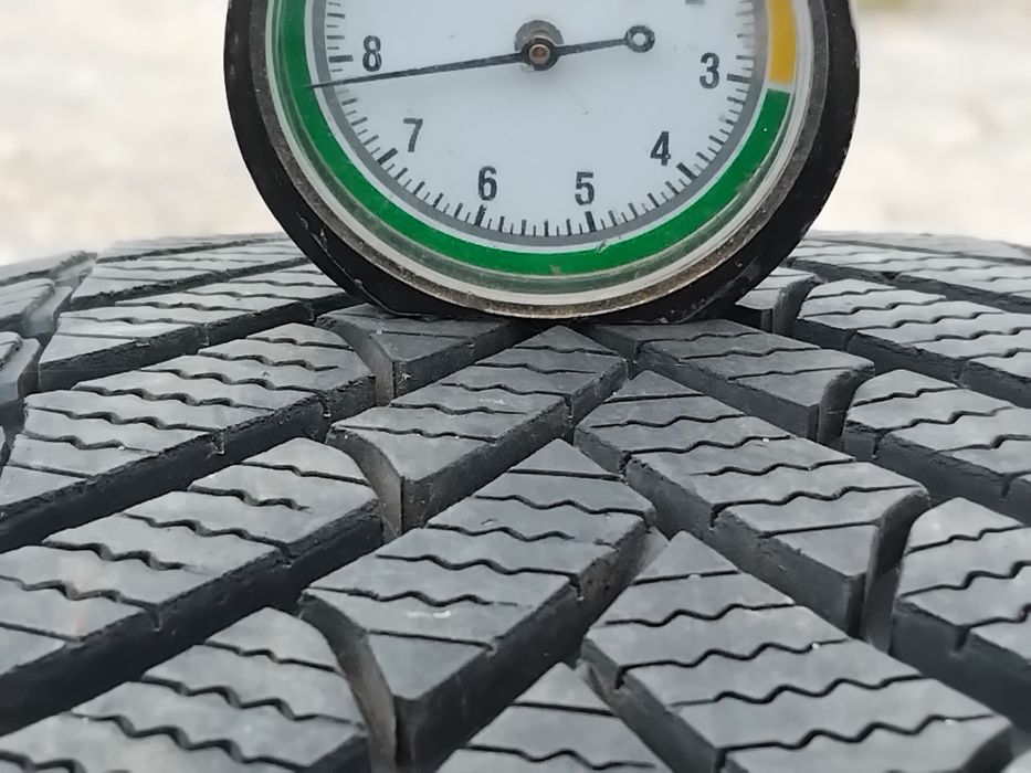 Гуми 215 50 17  Бриджистоун Bridgestone 2 броя. Нов внос. Не са нови!