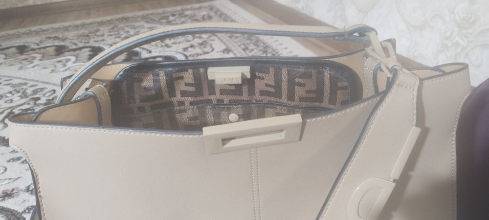 Продаётся большая сумка Fendi