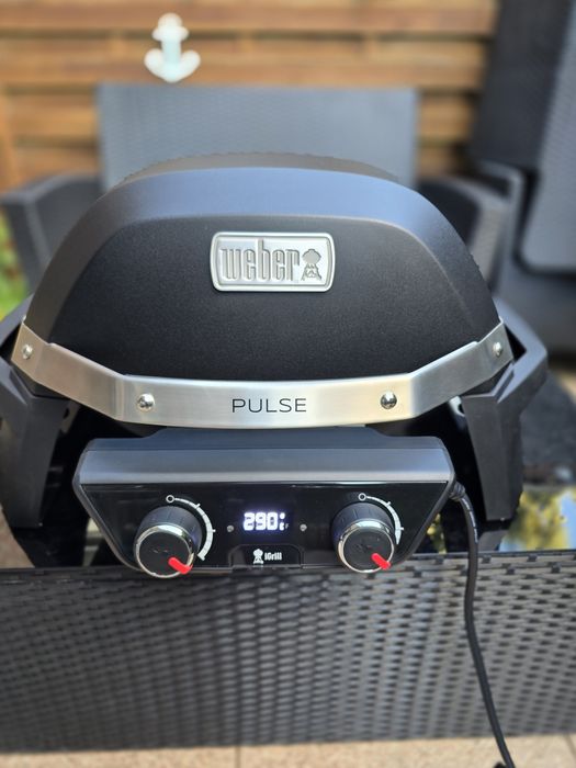 Grătar Weber Electric PULSE 2000 cu masă
