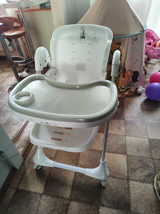 Детские стул  для кормления и велосипед  в отличном состоянии