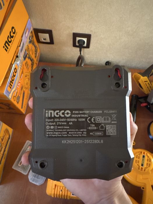 Быстрое зарядное устройство INGCO P20S 4.0A FCLI20411 (новое)