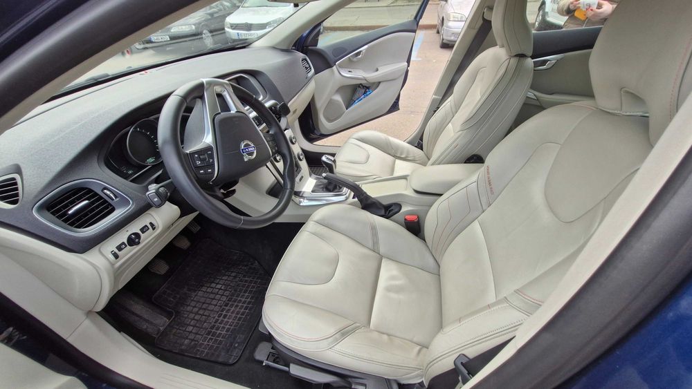 Volvo V40 2016 T2 120 cai manual benzina