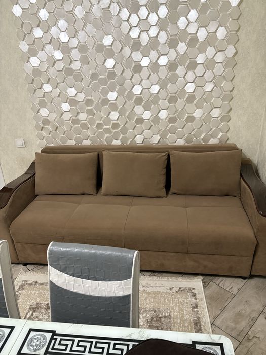 Диван для комнаты и подойдет для кухни