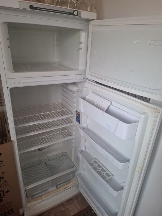 Продается холодильник Indesit. Г. Карши