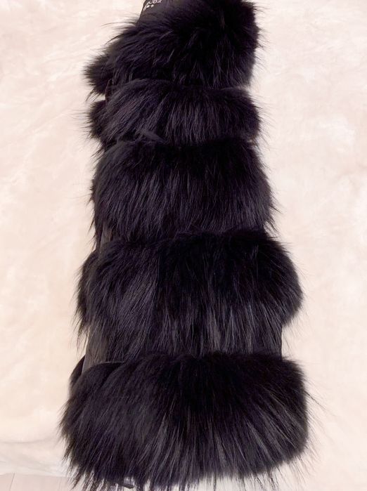 Пухкав елек с естествен косъм от сребърна лисица