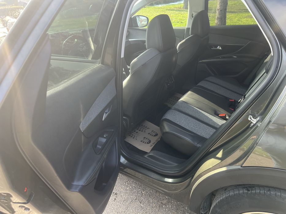 Peugeot / 3008 1.2 PureTech Allure   - Automat