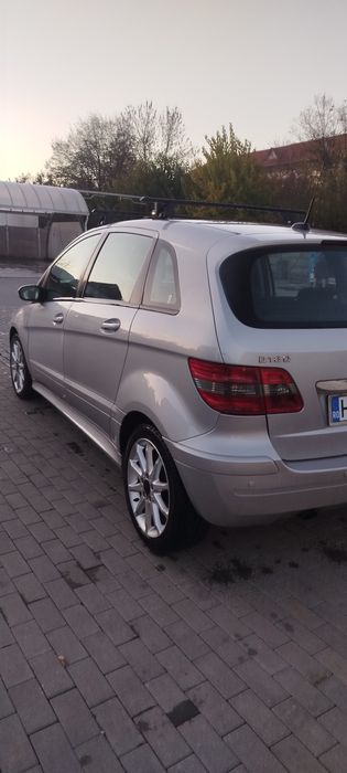 Vând Mercedes b 180clas