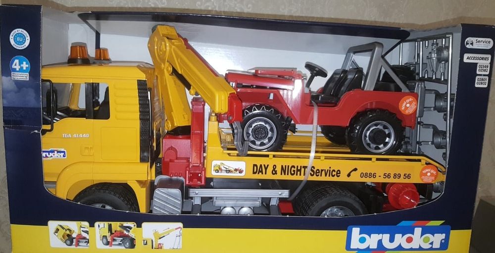 Эвакуатор MAN с внедорожником Bruder