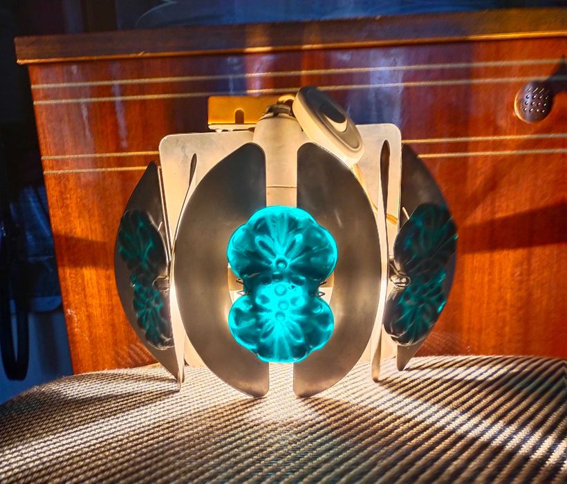 Бра три лампочки