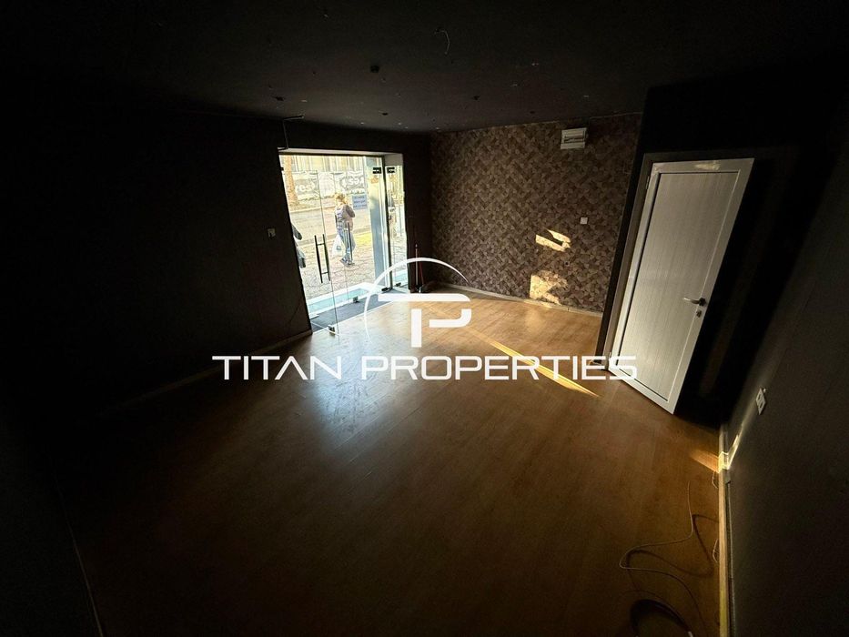 Дава се под наем Магазин в Бургас, Център - 25 кв.м за 612 € - Снимка #1