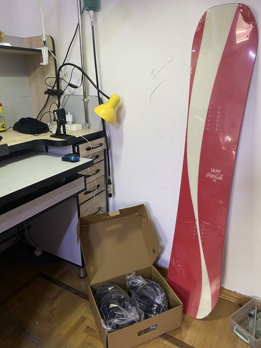 Сноуборд с креплениями