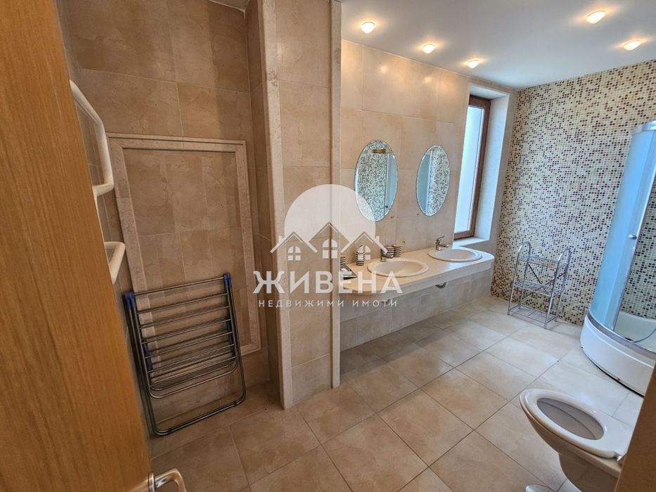 Продавам вила/ къща в гр.Бяла