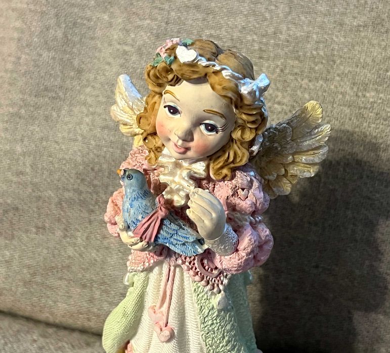 Figurina inger cu porumbel colectie rasina pictata manual 20 cm