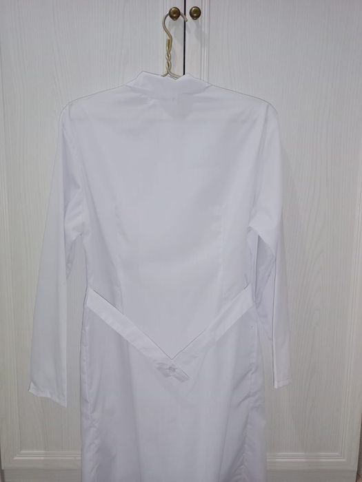 Продам медицинские халаты новые