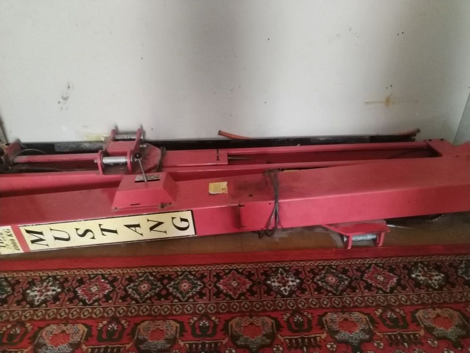 Мустанг Подйомник сотилади Бир йарим йил ишлатилган холати яхши