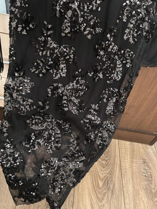 Черна рокля с пайети