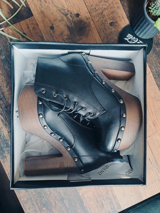 Дамски кожени обувки