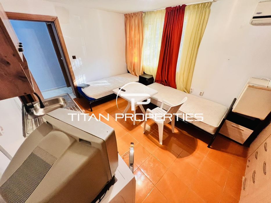 Дава се под наем Едностаен апартамент в Бургас, Център - 20 кв.м за 204 € - Снимка #2