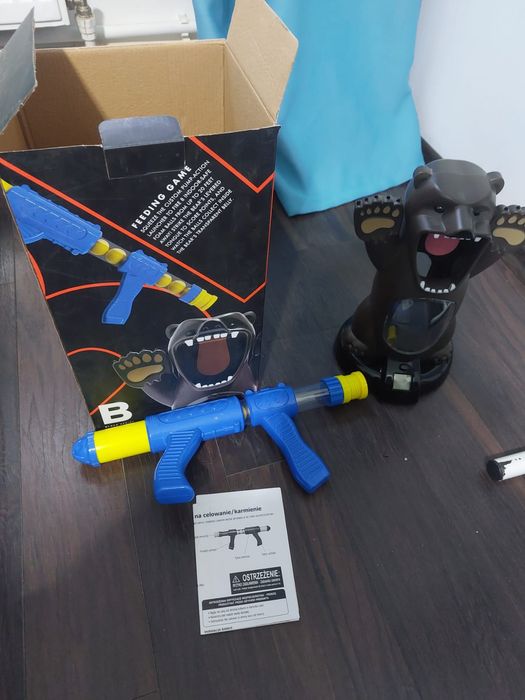 Joc de tir la ținta Black serios hungry Bear