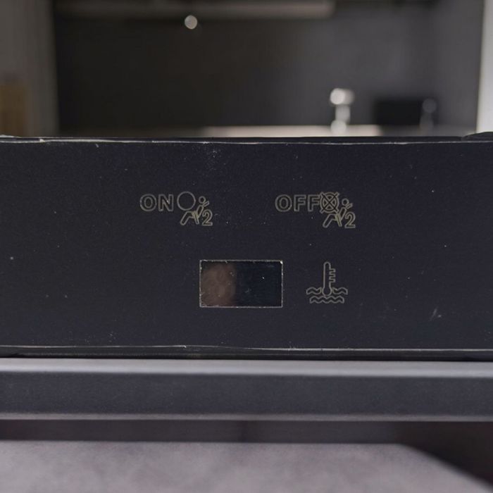 Датчик температура для авто и кнопка богажника.