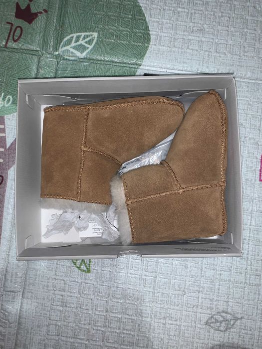 UGG, Botosei din piele intoarsa