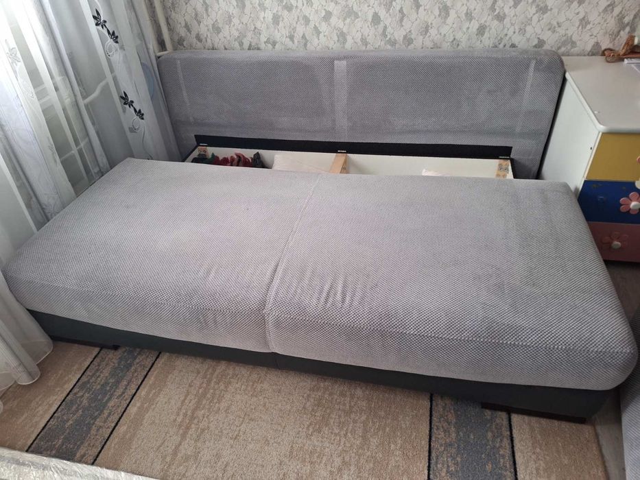 Сив диван с функция сън