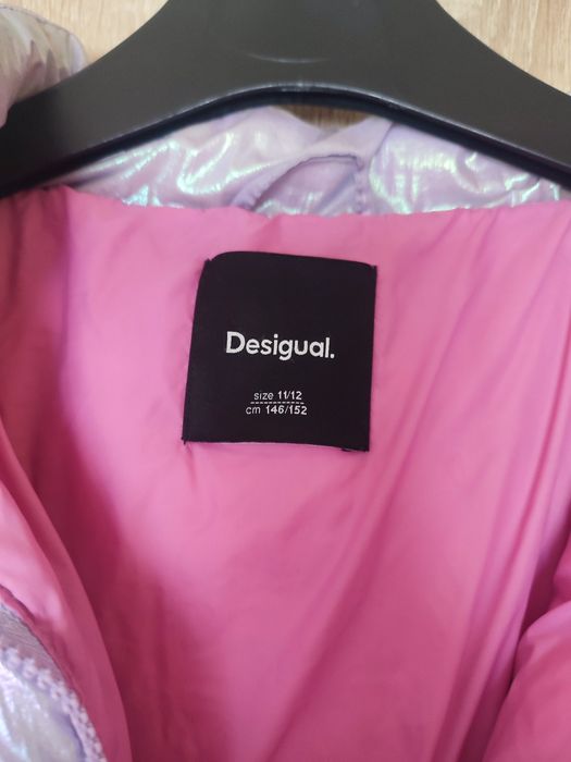 Свежо яке Desigual.